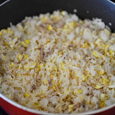 Cách làm cơm chiên khô cá mặn