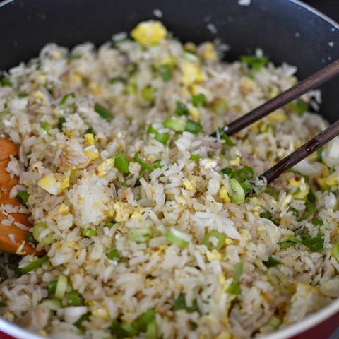 Cách làm cơm chiên khô cá mặn