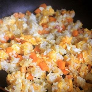 Cách làm cơm chiên khoai lang