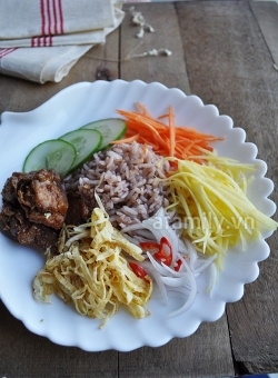 Cơm chiên kiểu Thái đổi món cuối tuần