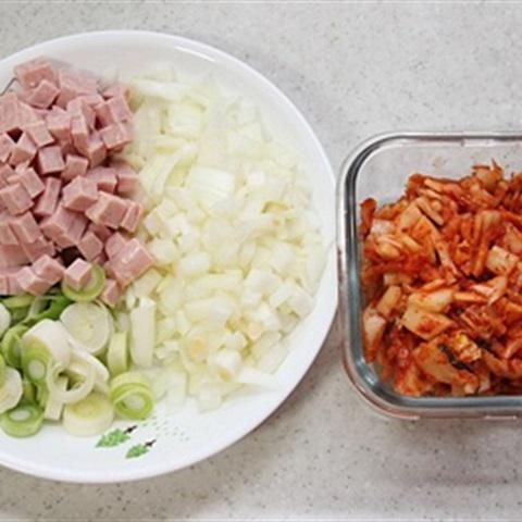 Cách làm cơm chiên kimchi cay ngon