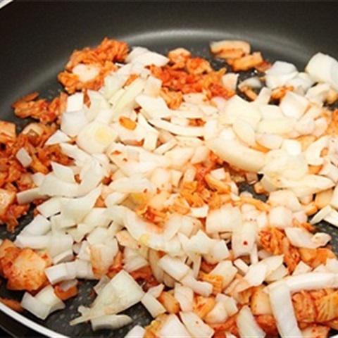Cách làm cơm chiên kimchi cay ngon