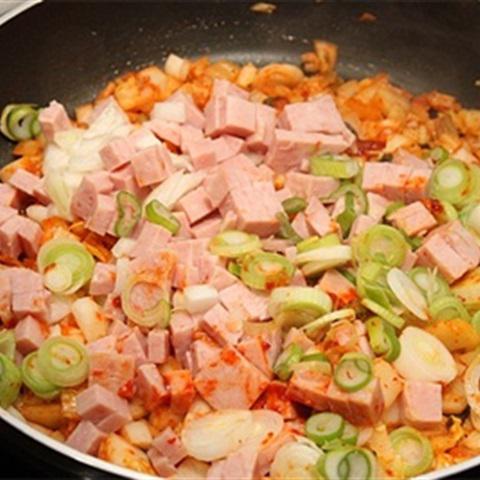 Cách làm cơm chiên kimchi cay ngon