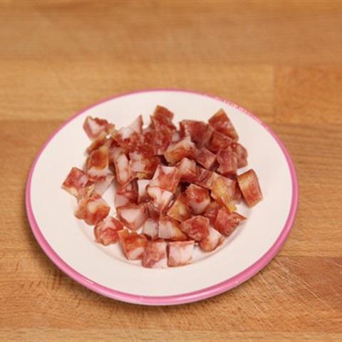 Cách làm cơm chiên lạp xưởng nấm linh chi nâu