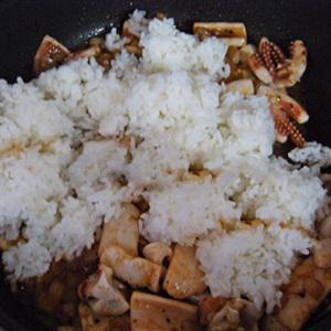 Cách làm cơm chiên mực tươi