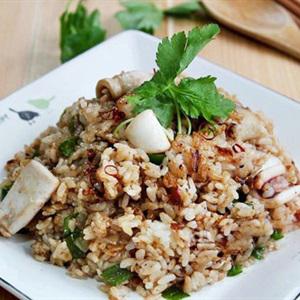 Cách làm cơm chiên mực tươi