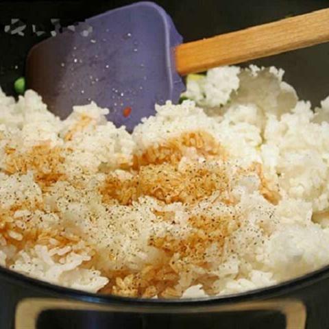 Cách làm cơm chiên muối ớt xanh