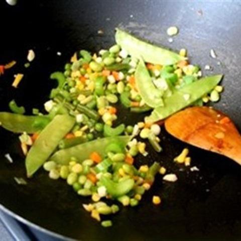 Cách làm cơm chiên rau củ chay