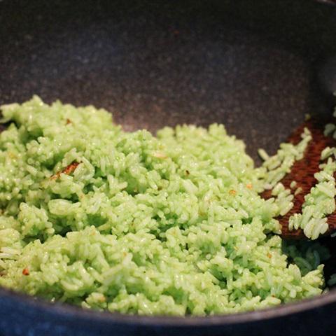 Cách làm cơm chiên rau xanh