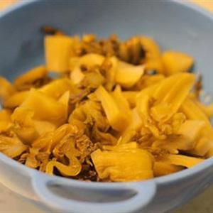 Cách làm cơm chiên thịt bò dưa cải