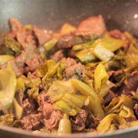 Cách làm cơm chiên thịt bò dưa cải