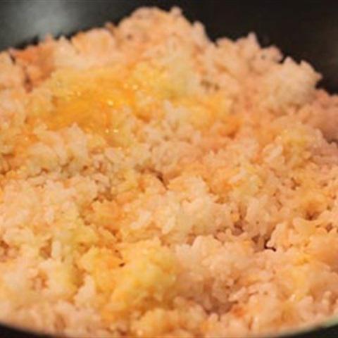 Cách làm cơm chiên thịt bò dưa cải