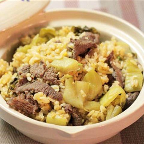 Cách làm cơm chiên thịt bò dưa cải