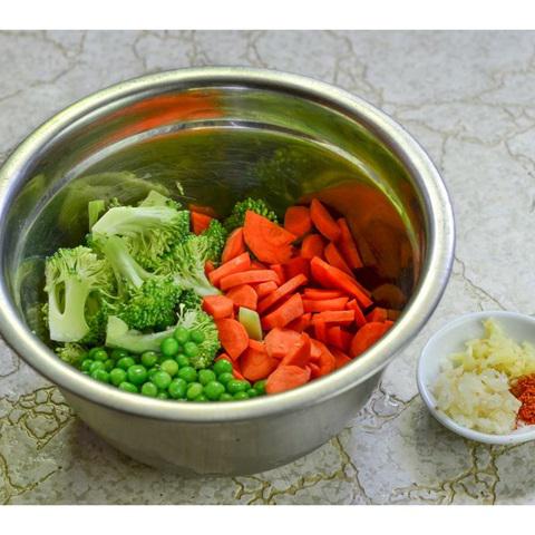 Cách làm cơm chiên thịt gà