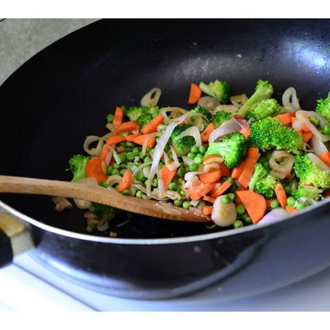 Cách làm cơm chiên thịt gà