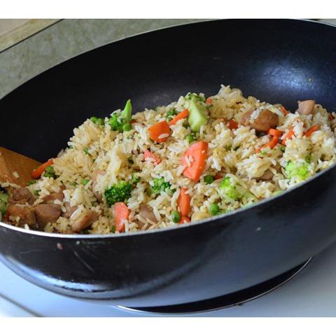 Cách làm cơm chiên thịt gà