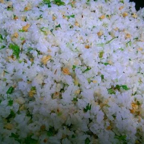 Cách làm cơm chiên tỏi cực ngon tại nhà