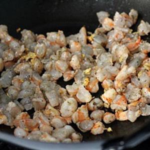 Cách làm tôm chiên trứng muối