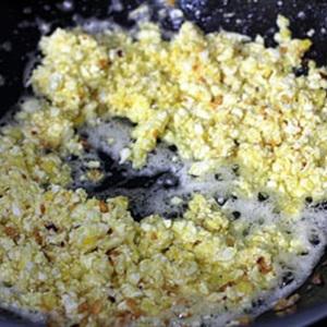 Cách làm tôm chiên trứng muối