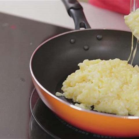 Cách làm cơm chiên trứng gà