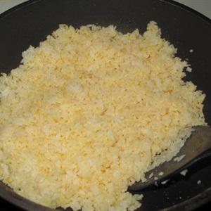 Cách làm cơm chiên trứng muối hải sản