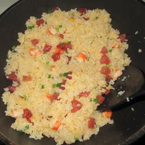 Cách làm cơm chiên trứng muối hải sản