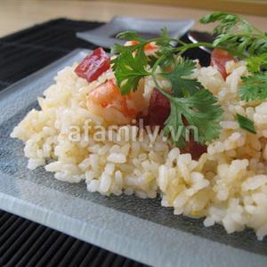 Cách làm cơm chiên trứng muối hải sản