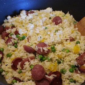 Cách làm cơm chiên trứng muối lạp xưởng