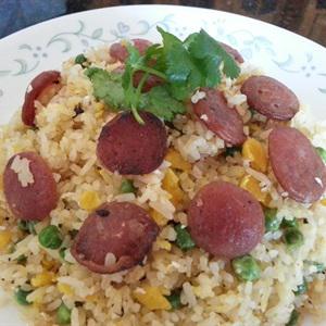 Cách làm cơm chiên trứng muối lạp xưởng