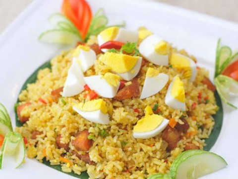 Cơm chiên trứng thịt