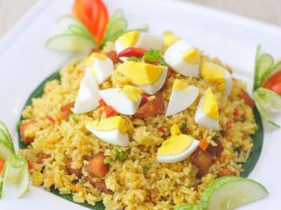 Cơm chiên trứng thịt