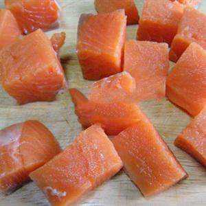 Cách làm cơm chiên với cá hồi