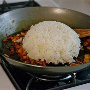 Cách làm cơm chiên với kim chi