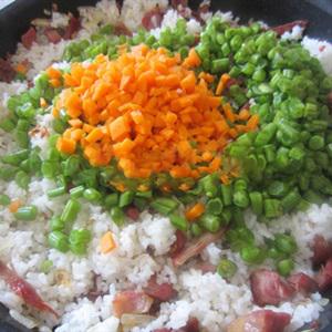 Cách làm cơm chiên xá xíu