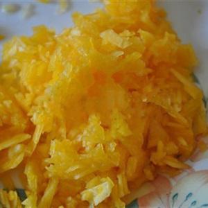 Cách làm cơm cuộn bí đỏ