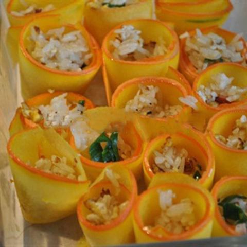 Cách làm cơm cuộn bí đỏ