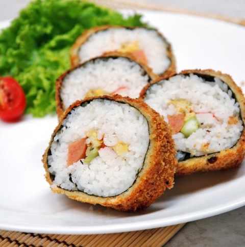 Cơm cuộn chiên xù