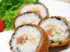 Cơm cuộn chiên xù