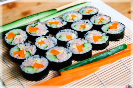 Cơm cuộn rong biển