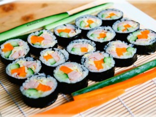 Cơm cuộn rong biển