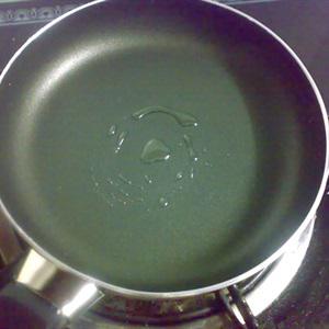 Cách làm cơm cuộn trứng chiên