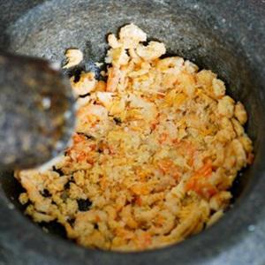 Cách làm cơm gà chiên cải xanh