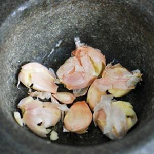 Cách làm cơm gà chiên cải xanh