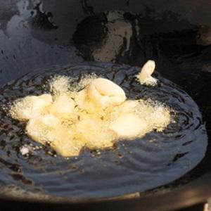 Cách làm cơm gà chiên cải xanh