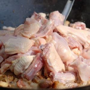 Cách làm cơm gà chiên cải xanh