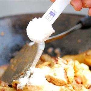 Cách làm cơm gà chiên cải xanh