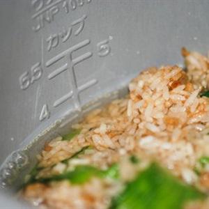 Cách làm cơm gà chiên cải xanh