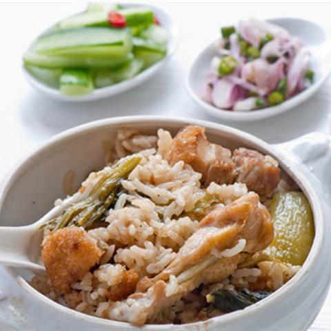 Cách làm cơm gà chiên cải xanh