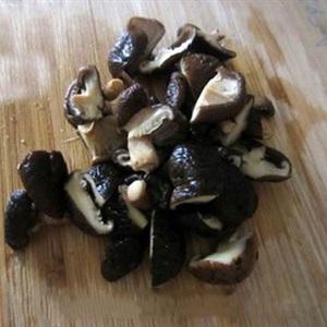 Cách làm cơm gà hấp bí đỏ