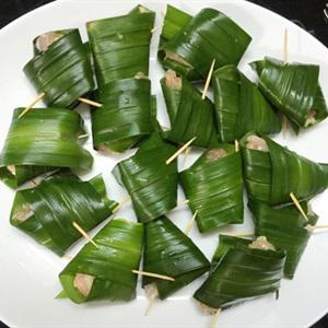 Cách làm cơm gà lá dứa